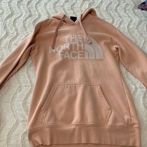 super cute and comfy north face hoodie! i have only worn this a few times!